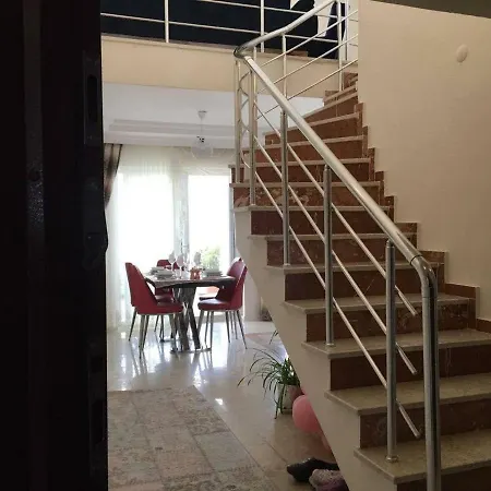 Sea Front Duplex * 阿拉尼亚